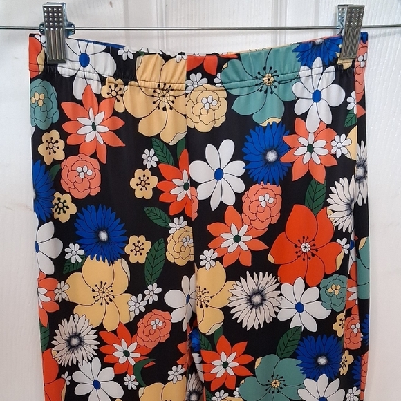 Floral Patterned Pants - Picture 2 of 3